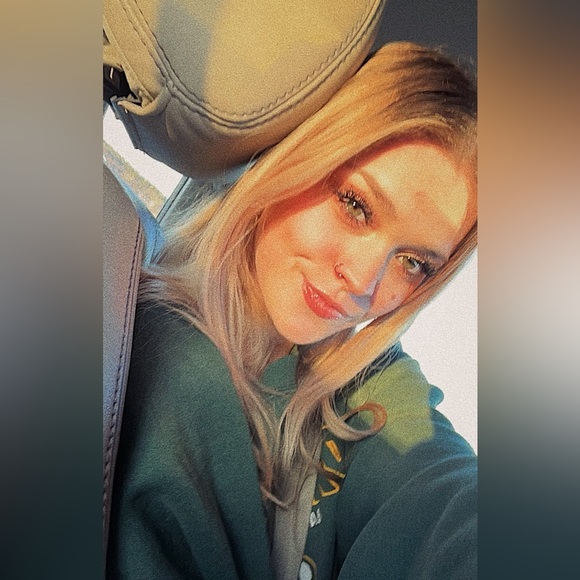 Meet your Posher, Morgan🩷 - Picture 2 of 6